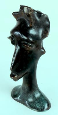 Jeune femme en noir et vert - Bronze patiné - H 20cm .jpg
