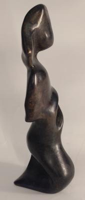 Jeune femme en pied - Bronze patiné noir - H 20cm.JPG